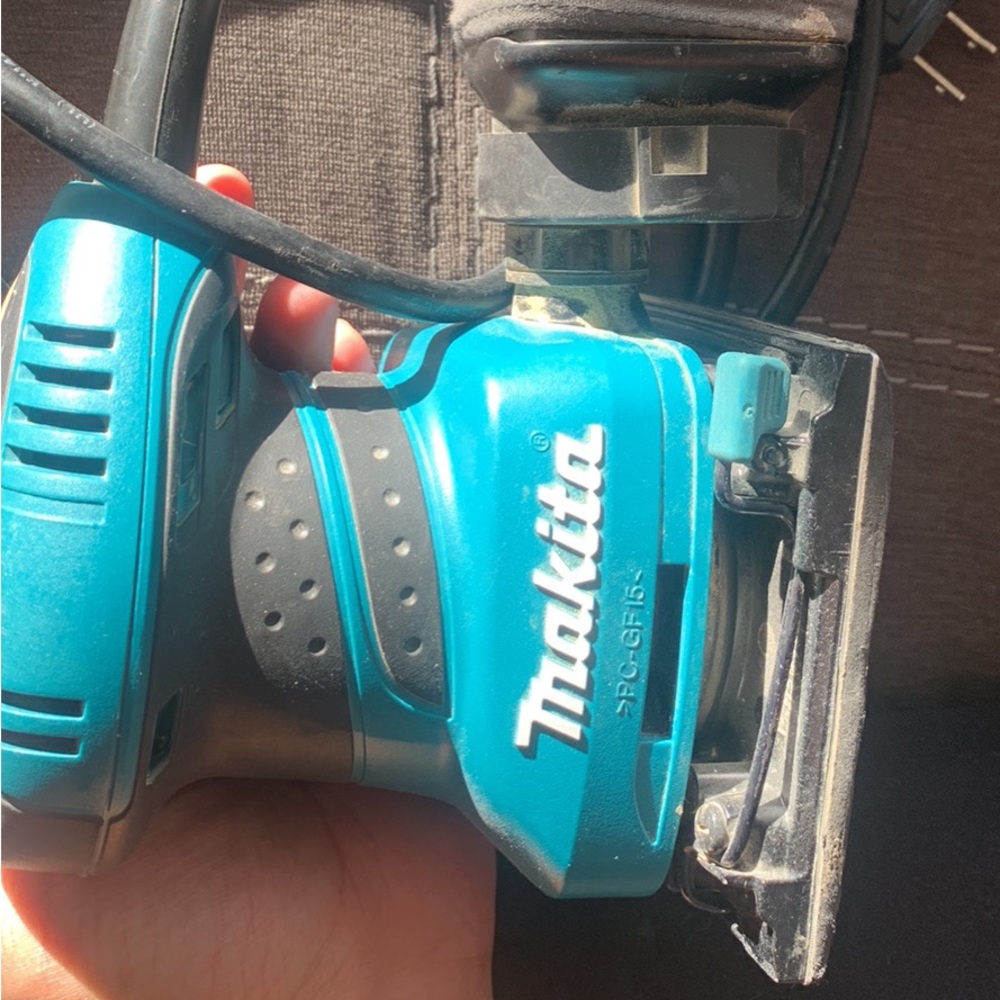 Makita 2 Amp Corded 1/4 Sheet Finishing Sander